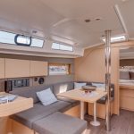 Oceanis38-saloon2